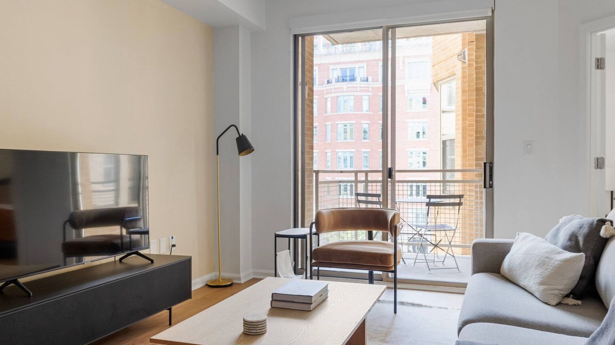 Cardozo Apartment | Amazing U Street 1BR w/Gym, nr Metro & Nightlife, by Blueground