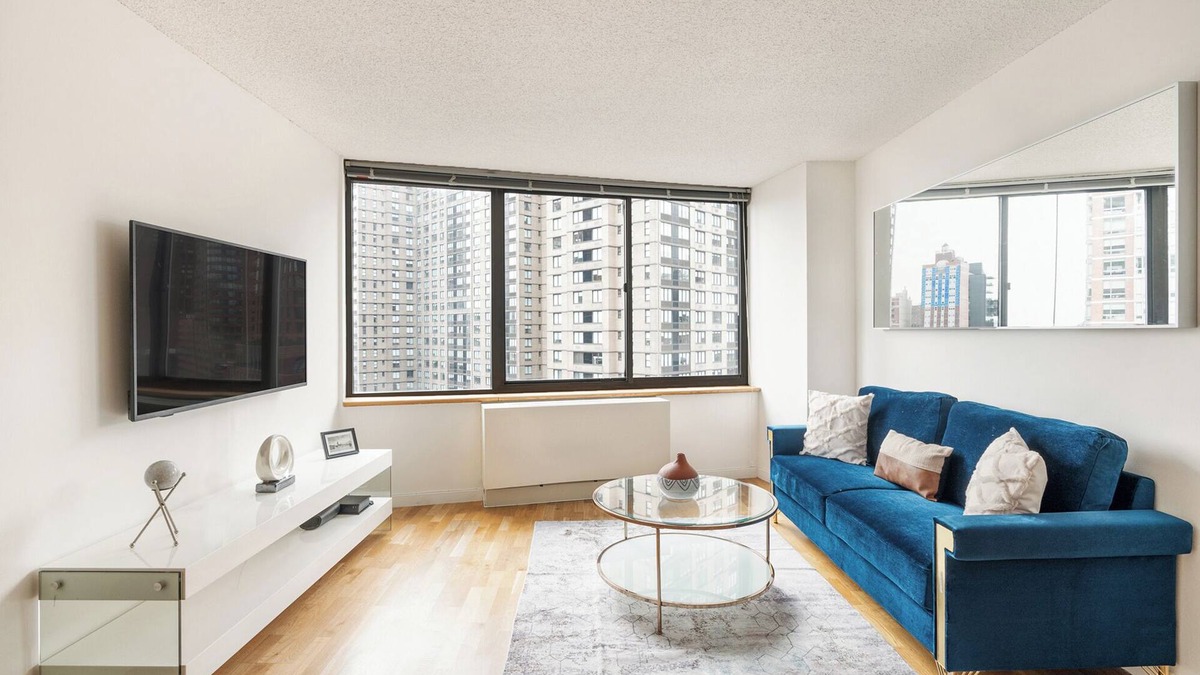 East Harlem Apartment | Amazing UES 1 Bed w/Gym, Pool, River Views #6181