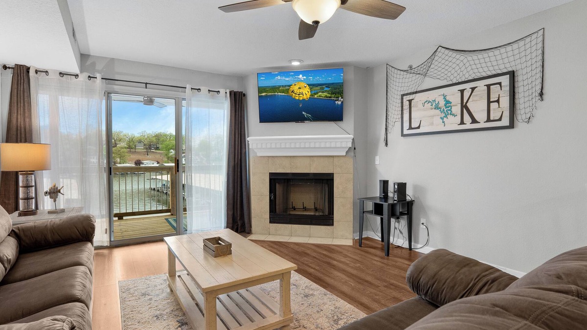 Osage Beach Condo | Amazing Updated Ledges Condo- Lakefront 3 BR/2BA Unit w/Cove View