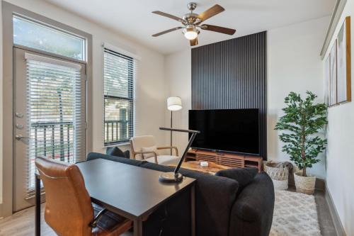 Cityplace Apartment | Amazing Uptown Apartment Free Parking Pet Friendly