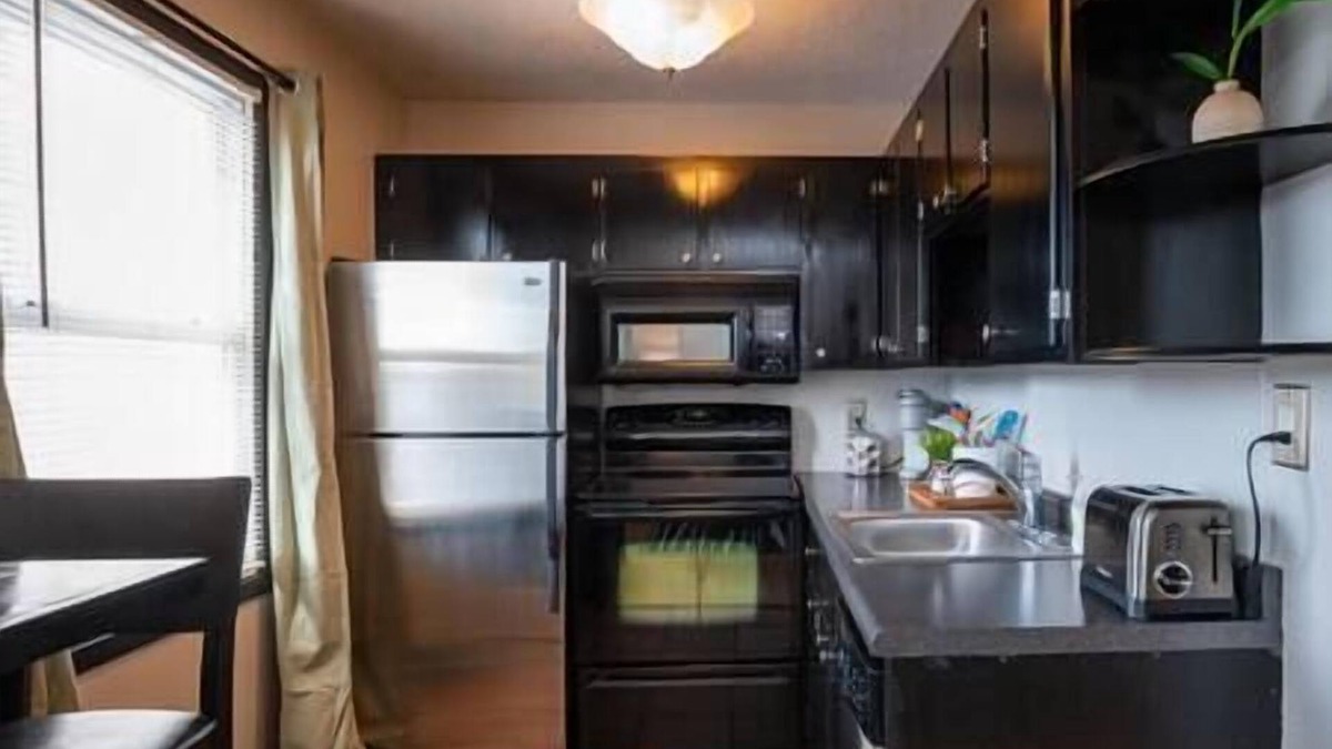 Lowry Hill East Apartment | Amazing Uptown Studio long stays