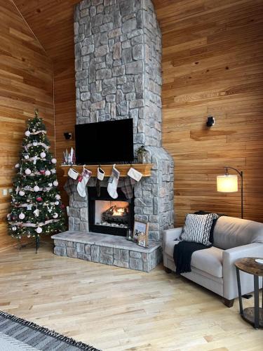 Climax Springs House | Amazing Vacation Home on the 56 MM, Dock, Water Toys, Fire Pit, 5 bedrooms/5 baths