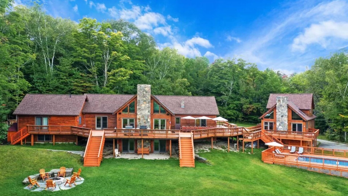 Londonderry House | Amazing Vermont Estate with 2 houses, 11 bedrooms, a pool, sauna, and gameroom!