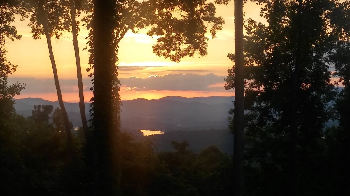 Eagles View Cabin | Amazing View of Lake Chatuge!
