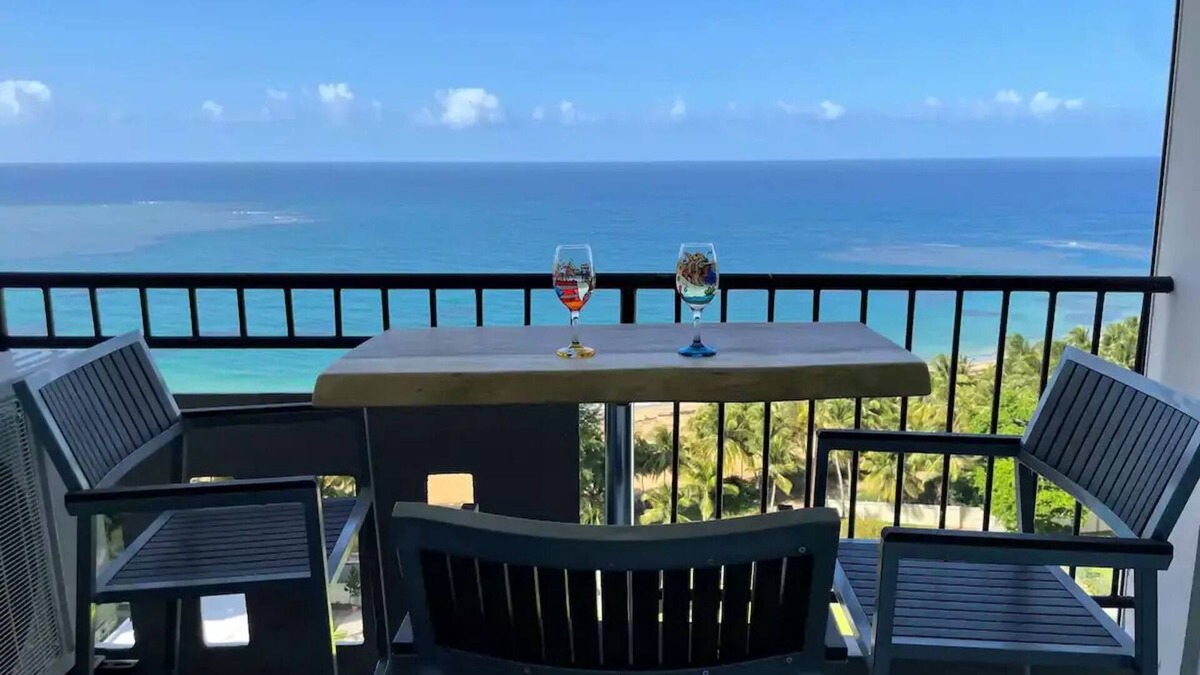 La Pared Condo | Amazing View of the Ocean and sounds of the waves.