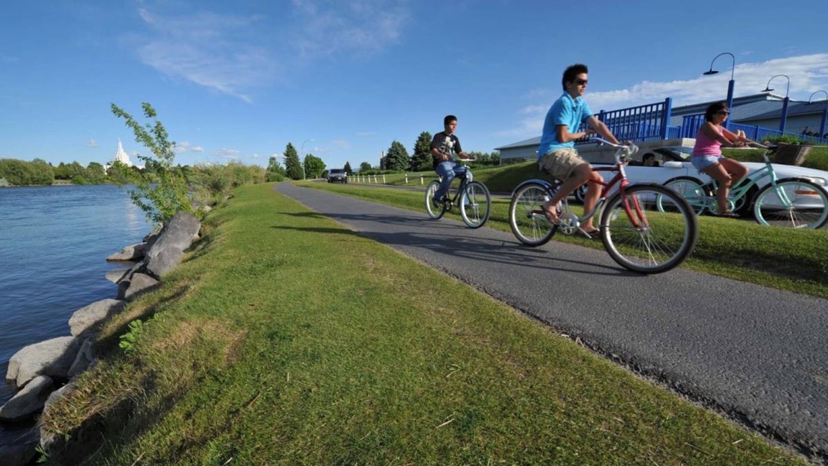 Idaho Falls Hotel | AMAZING VIEW! ONE COMFY UNIT! COMPLETE WITH SPA, POOL, HOT-TUB