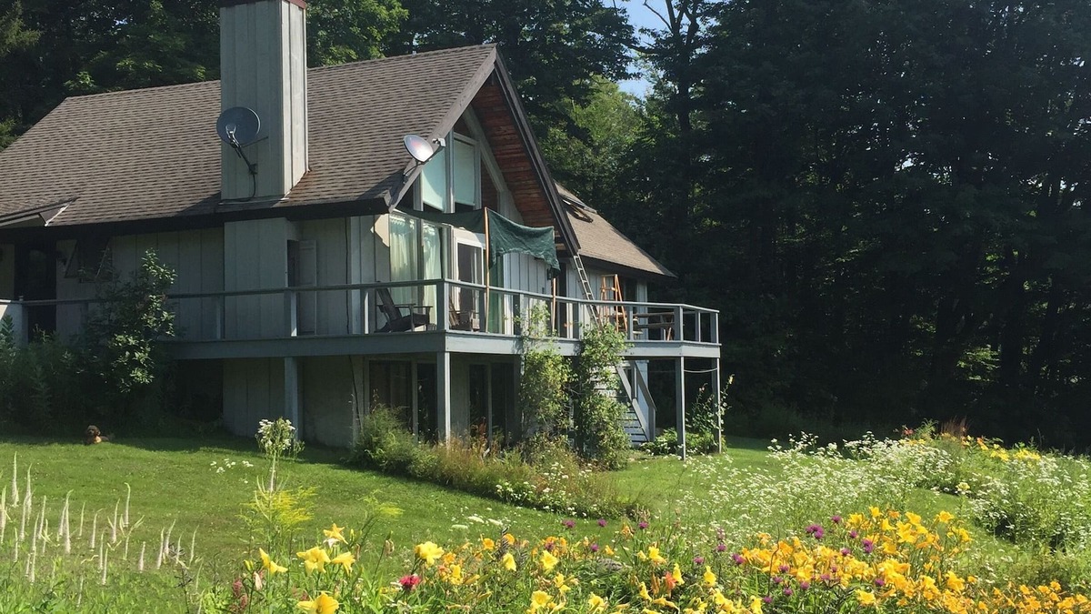 Monroe Bridge Ski Chalet | Amazing View w/Deck, Pond, Sledding Hill - 137+ acres - Great for Families