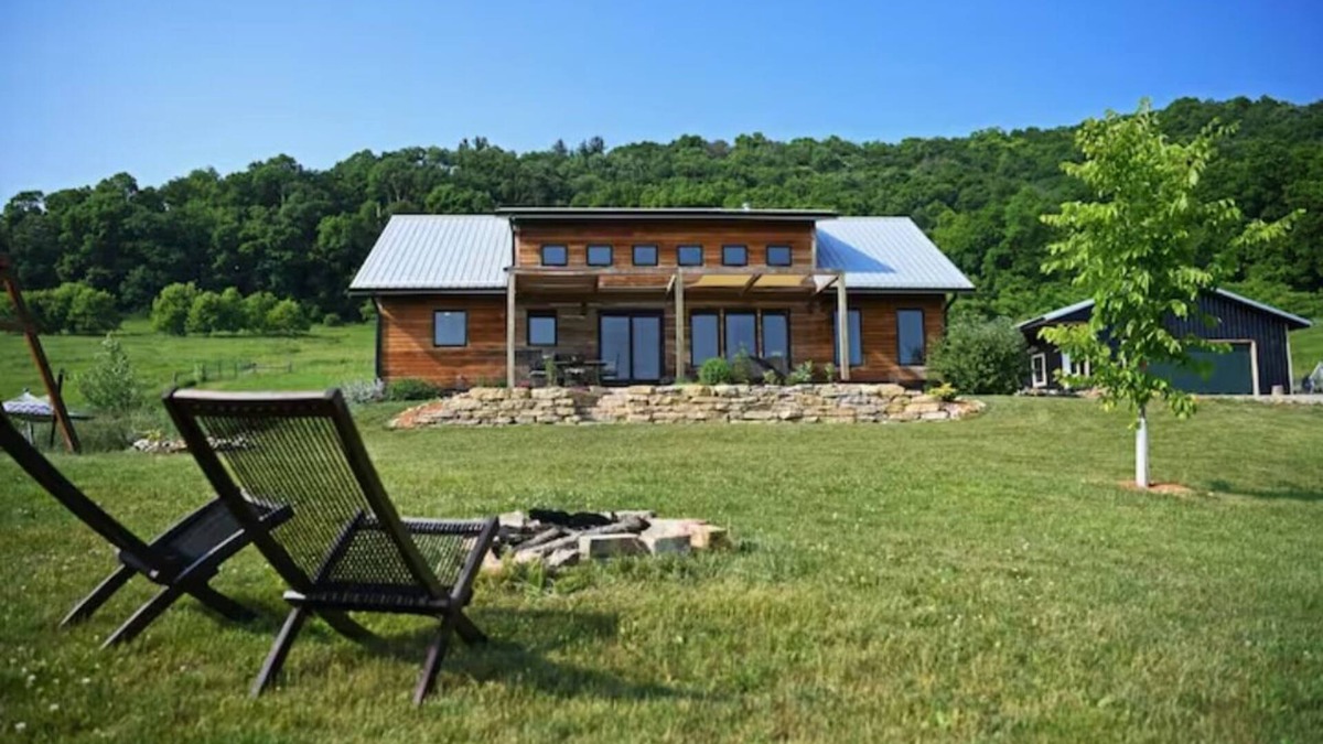 Stark Other | Amazing Views at this Modern Retreat on 5 Acres. Superhost on AirBnB!