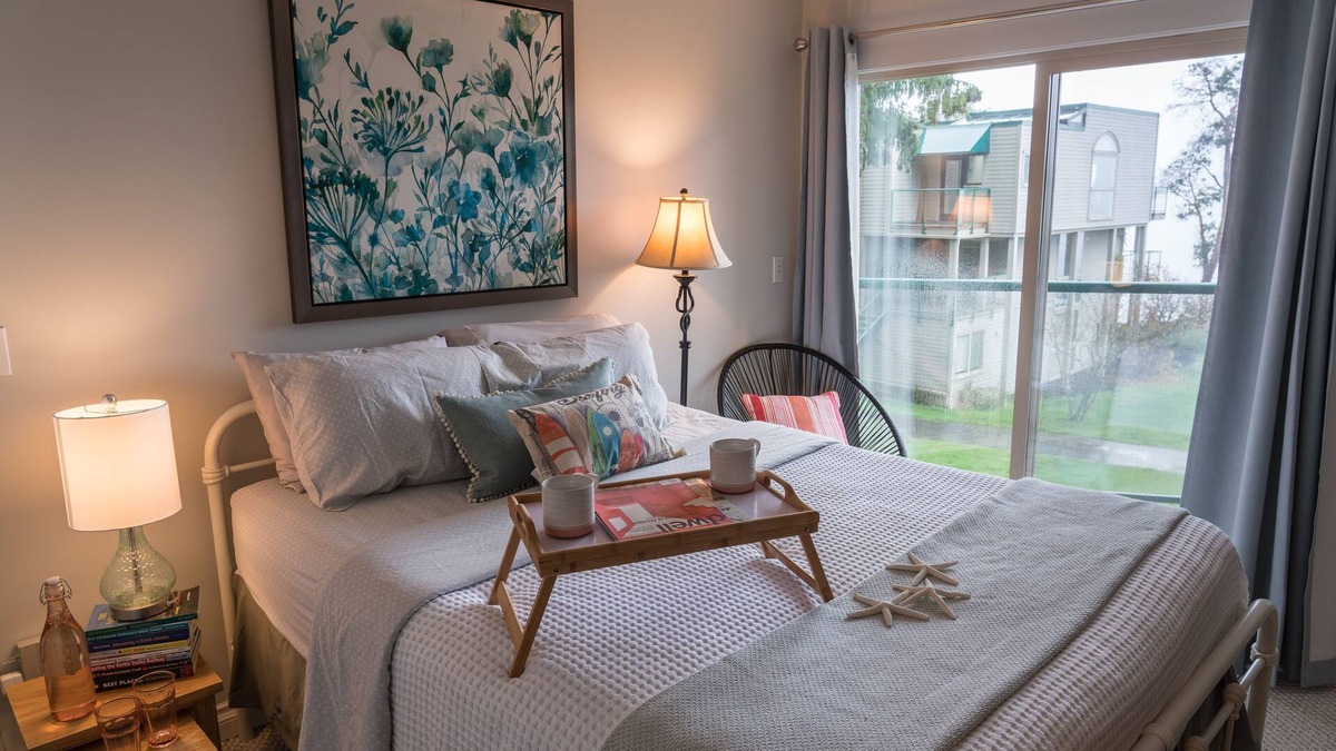 Yellow Point Resort | Amazing Views, Comfy and Cozy Nest!