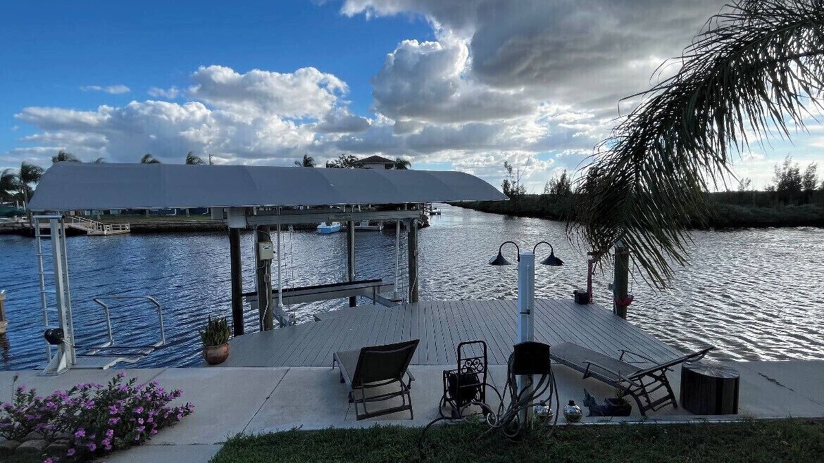 Signal Cove House | Amazing views! Fishing, kayaks, great restaurants. Well stocked-sparkling clean!