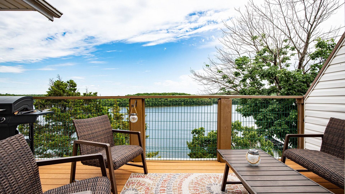 Kaiser Condo | Amazing Views from Balcony, Loft & Gated Pool