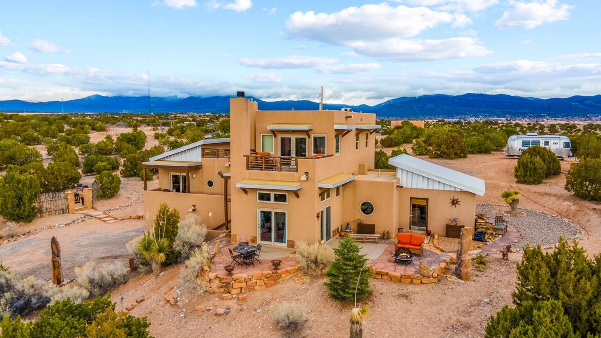 West Alameda House | Amazing Views, Hot Tub, Pool, Sauna, Gourmet Kitchen, Master Suites!