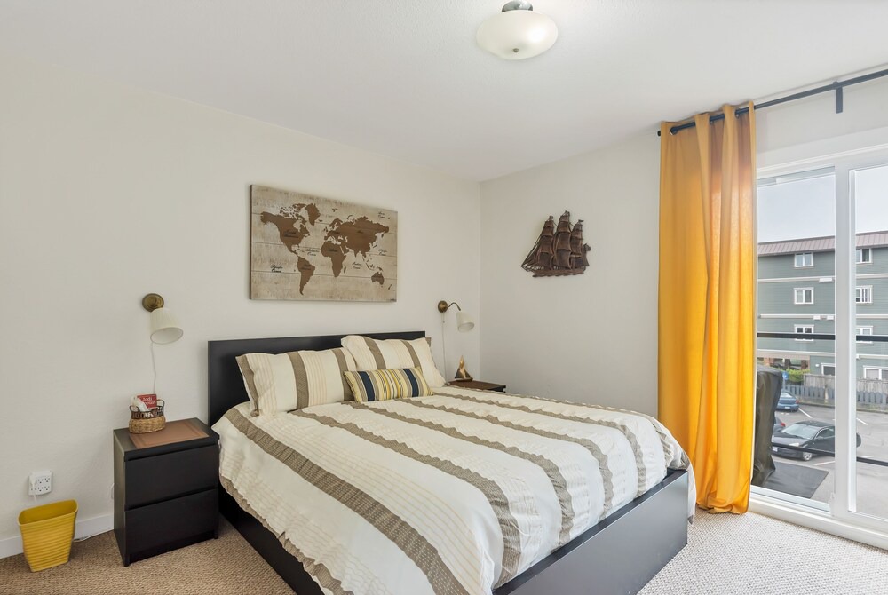 Campbell River Apartment | Amazing Views of Georgia Strait Across from Ocean