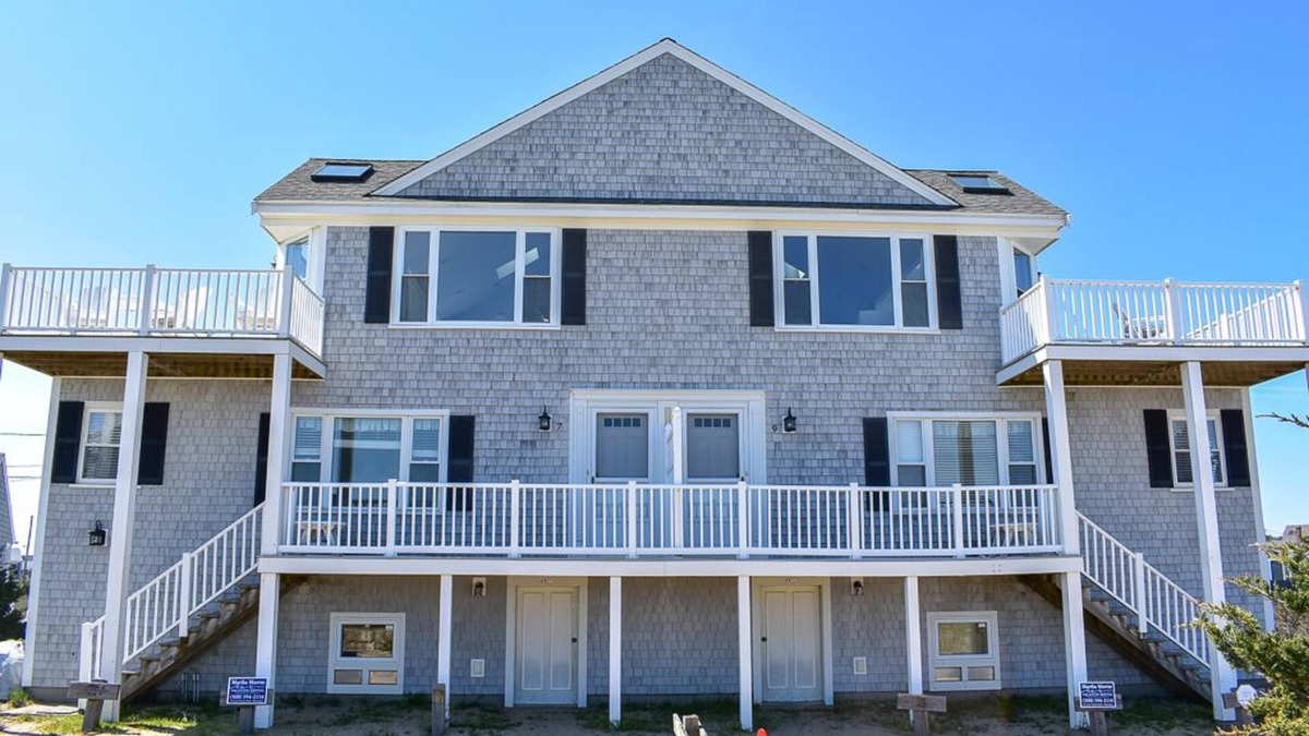 West Dennis House | Amazing views sleeping 14! 6 bedroom duplex steps to South Village beach