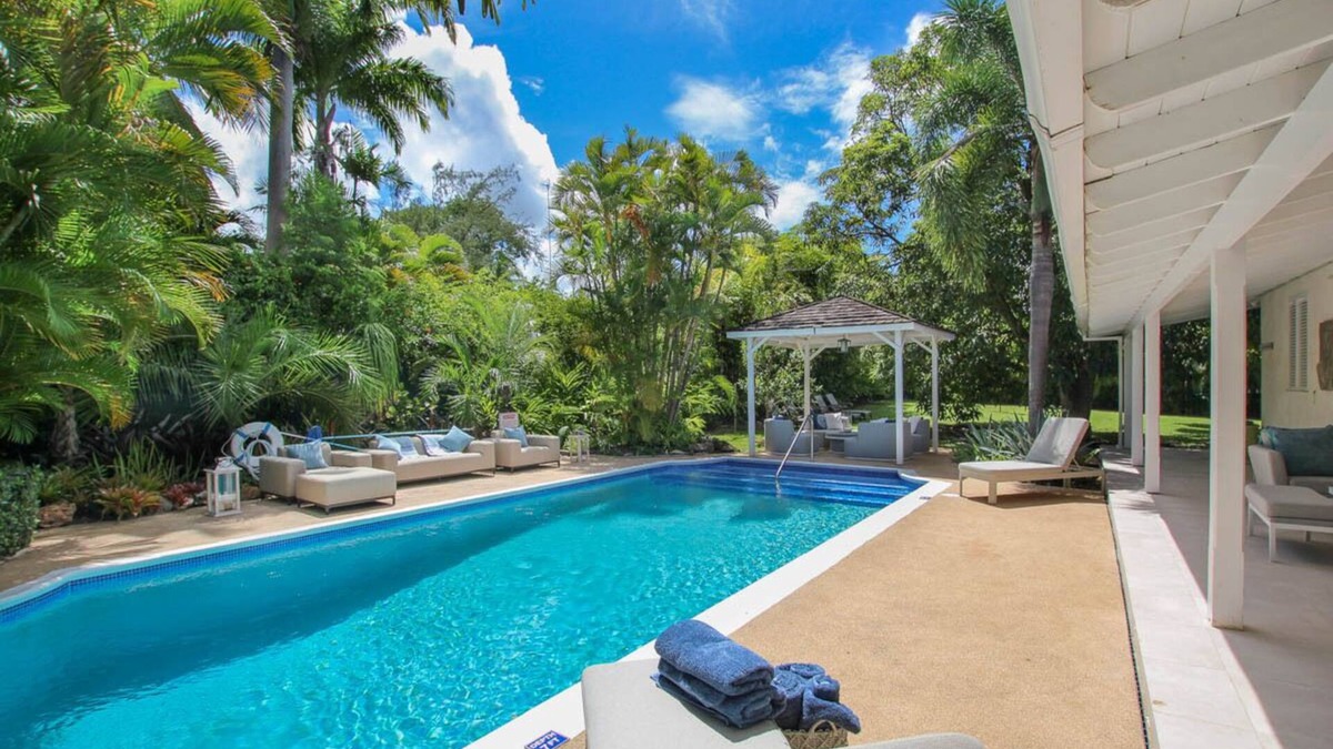 Mullins House | Amazing Villa with Pool 5 mins to Beach - Palm Grove 1