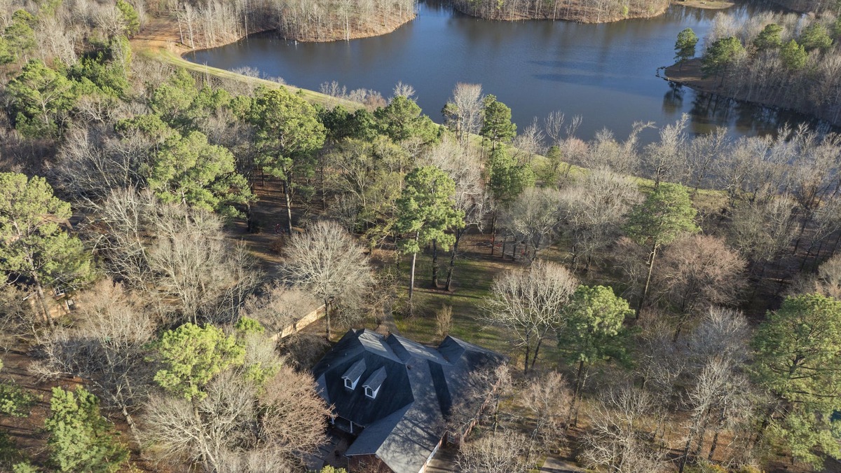 Broken Bow House | Amazing Water View 5 Bedrooms Hot Tub Games & a Fire pit
