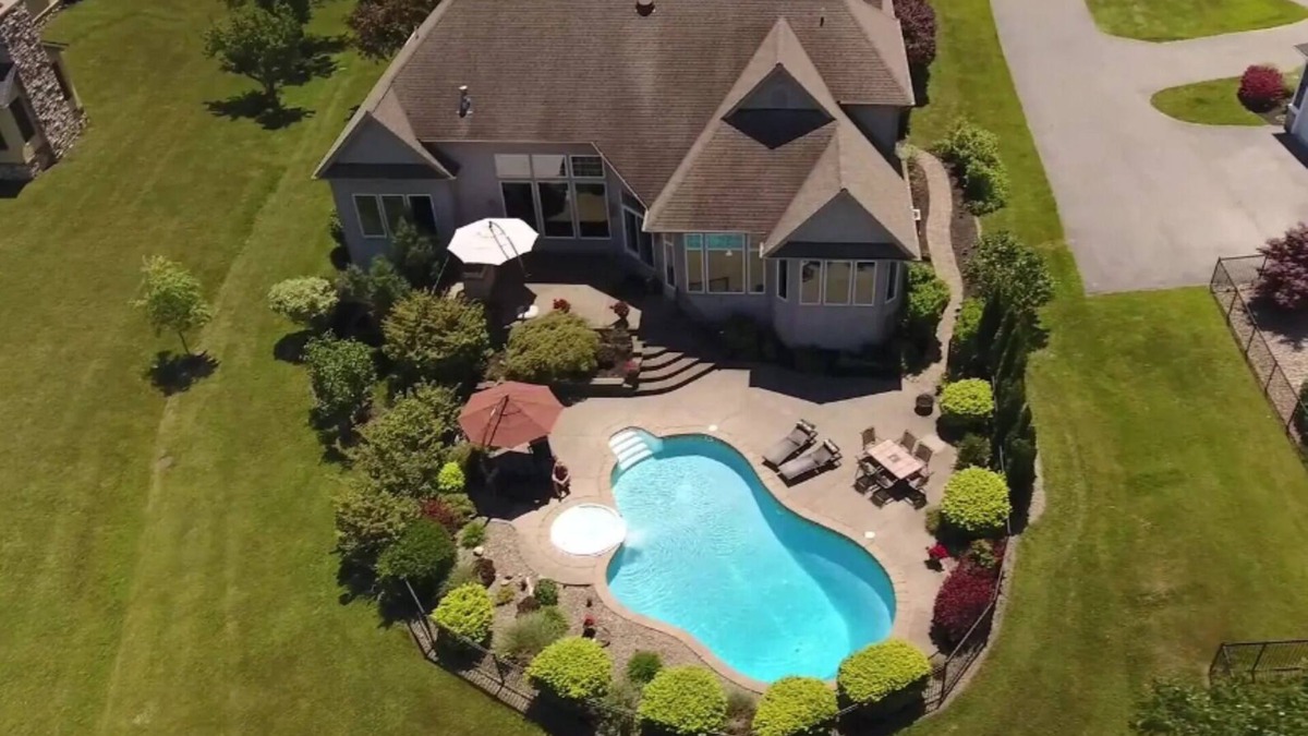 Webster Crossing House | Amazing Waterfront Home