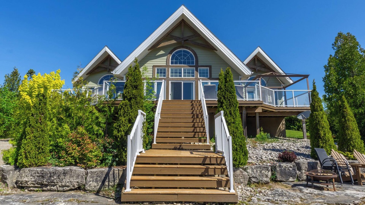 Tobermory Cottage | Amazing waterfront luxury home in millionaire area only minutes from town