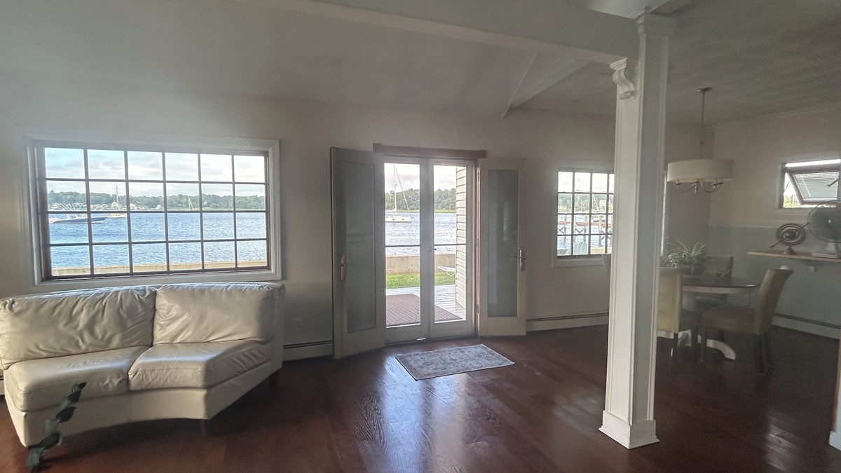 Bristol House | Amazing Waterfront location with incredible views and Beach !