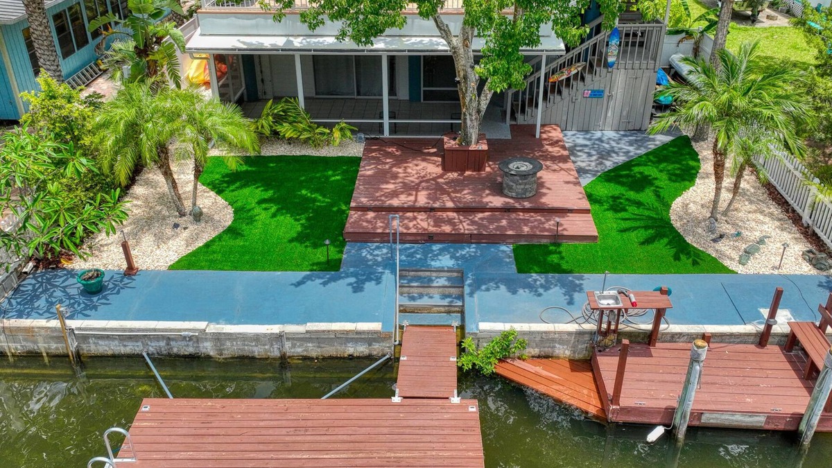 Spring Hill House | Amazing Waterfront Home for your Perfect Vacation!