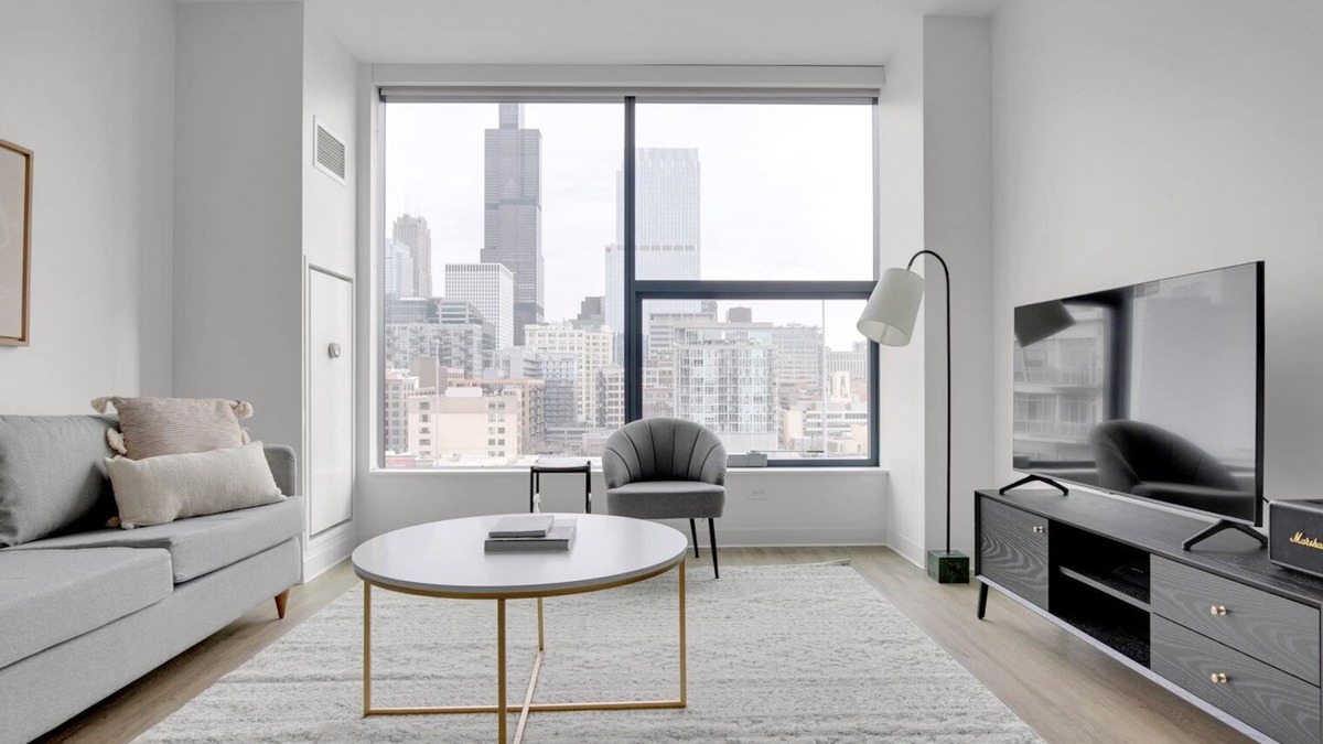 West Loop Apartment | Amazing West Loop 1BR w/Gym & Pool in heart of Greektown, by Blueground