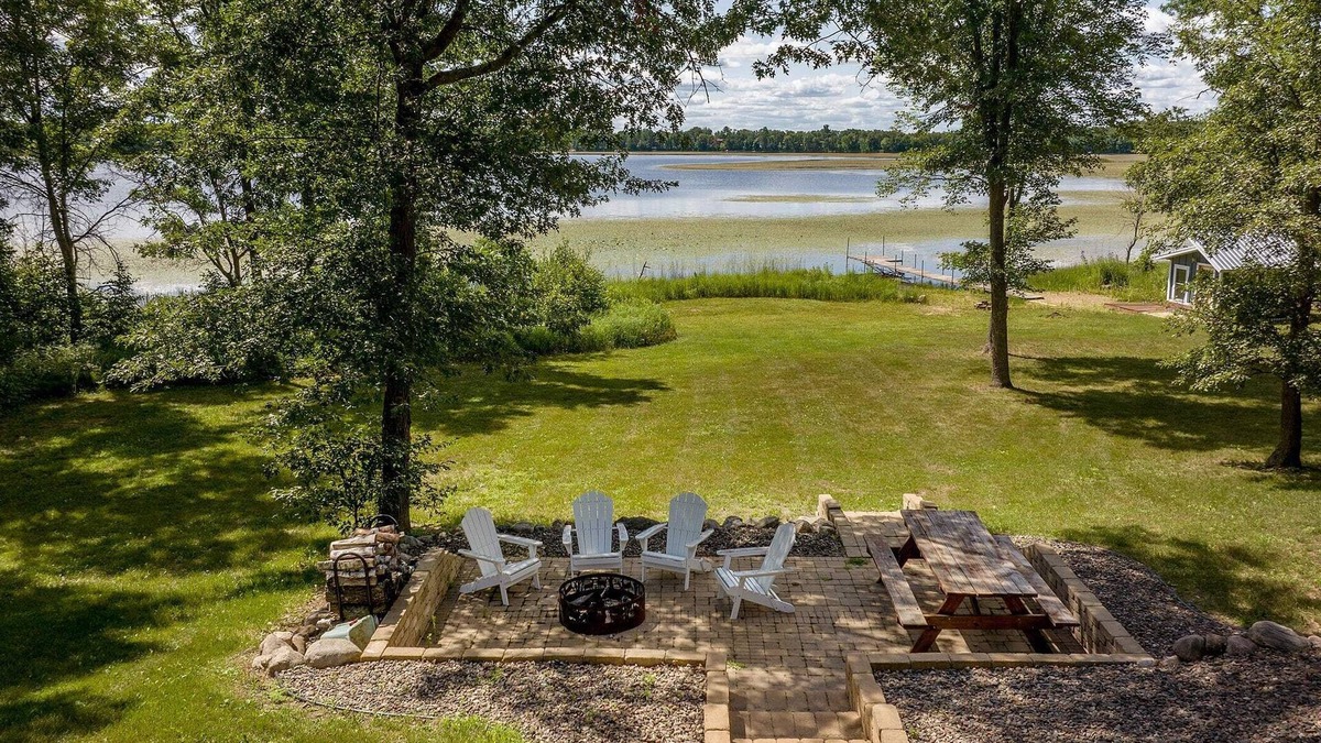 Ossipee House | Amazing Yard! Kayaks, Fire Pit, Games, Huge Family Room & More!