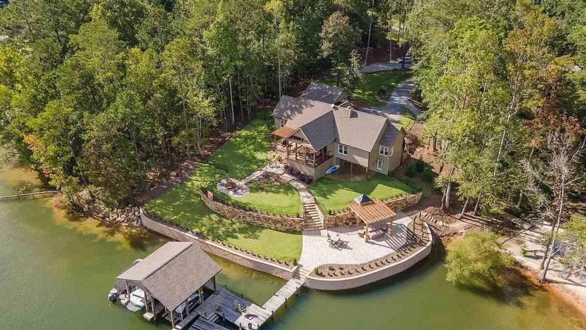Jacksons' Gap House | Amber Skies: Tranquil Lakefront Escape. Perfect for Families and Events!