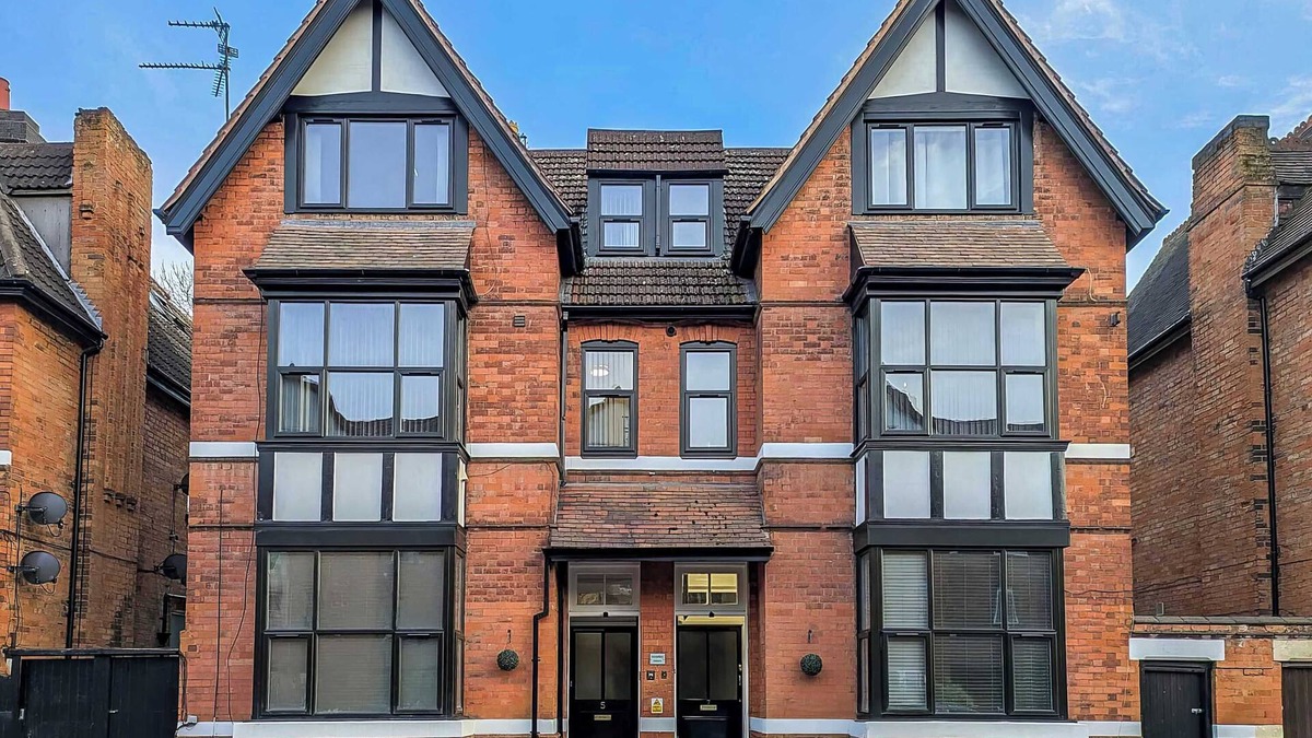 Moseley Apartment | Amber Suite Moseley Birmingham StayStaycations
