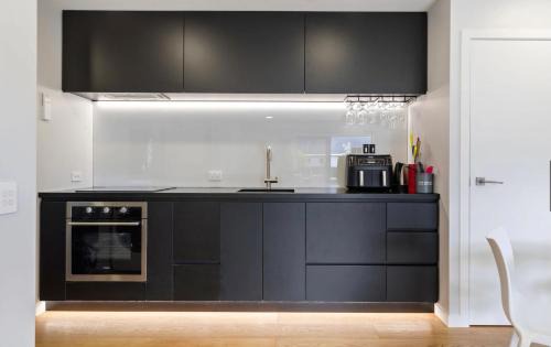 Kelvin Heights Apartment | Amber view