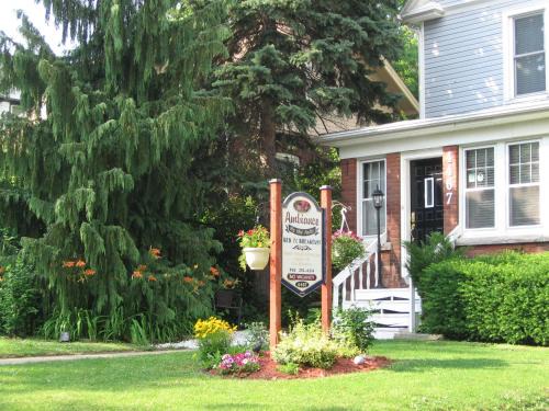 Niagara Falls Bed & Breakfast | Ambiance By The Falls B&B