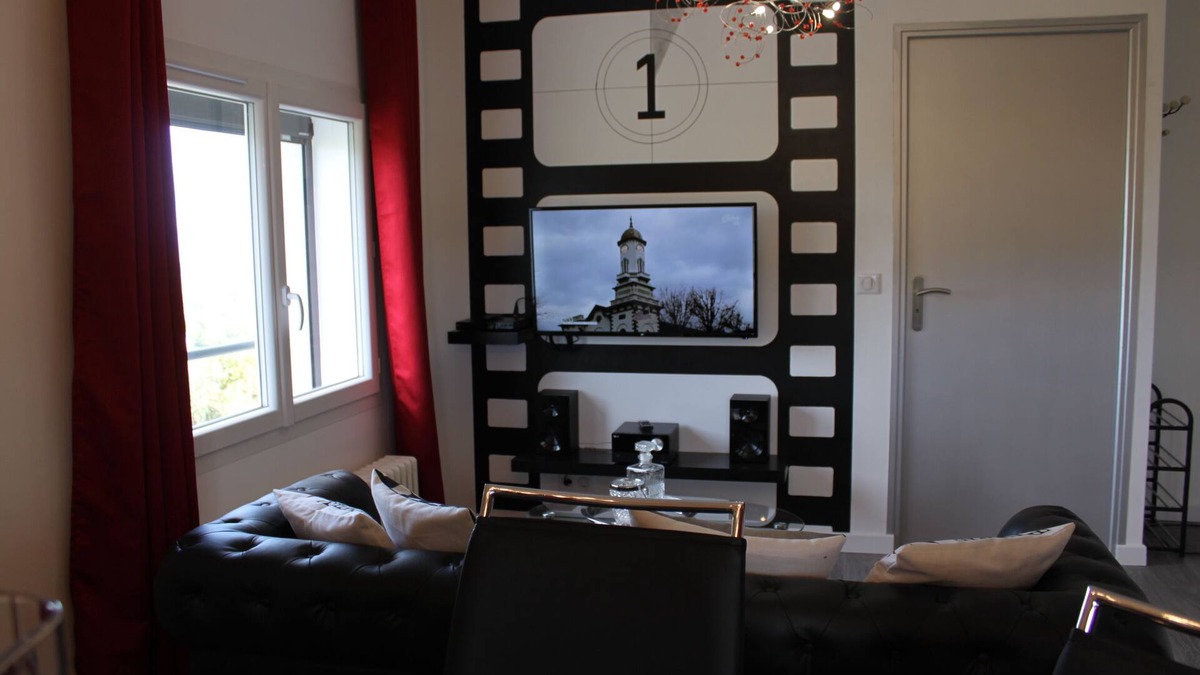 Chatel-Guyon Apartment | Ambiance Cinéma sur les Hauteurs de Chatel-guyon