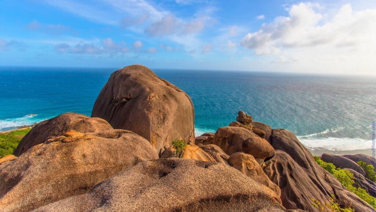 La Digue Villa | Ambiance Villa is nestled in the heart of La digue