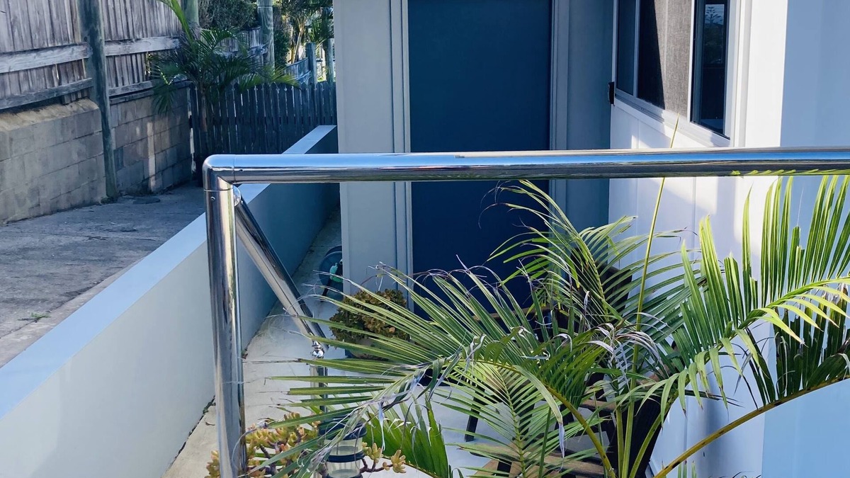 Yamba Apartment | Amblesea: a five minute walk to beaches and town. Located on Yamba hill.