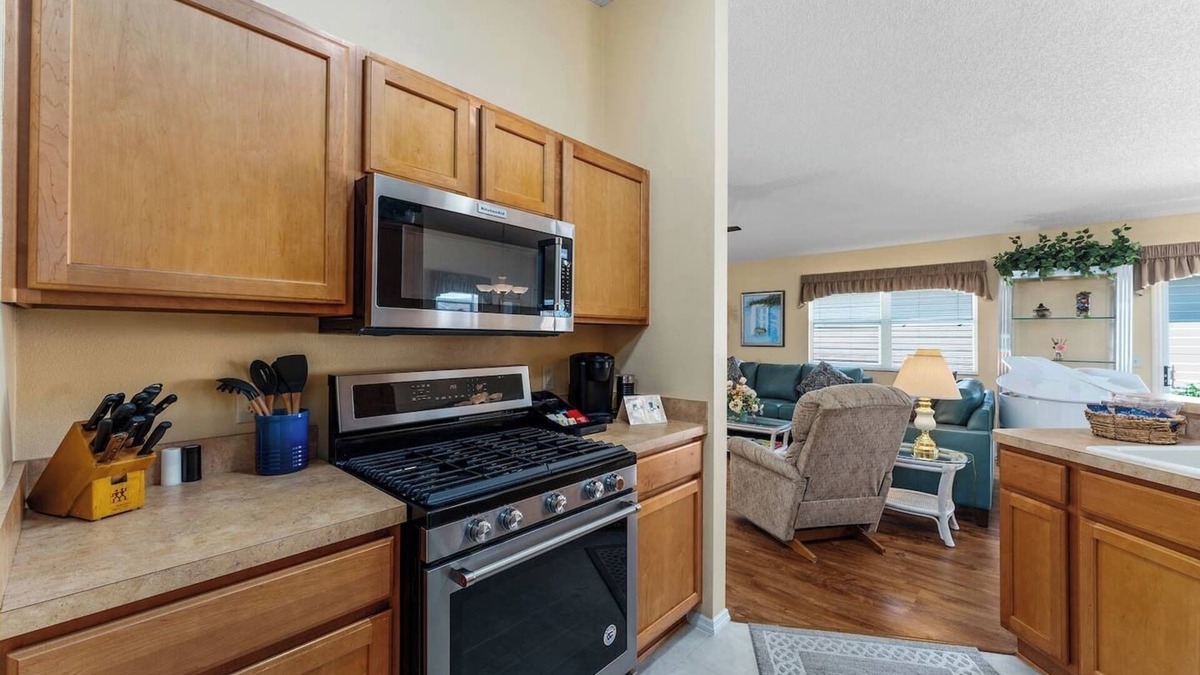 Summerhill House | Amelia Villa-Pet Friendly 2 Bd-Great Location