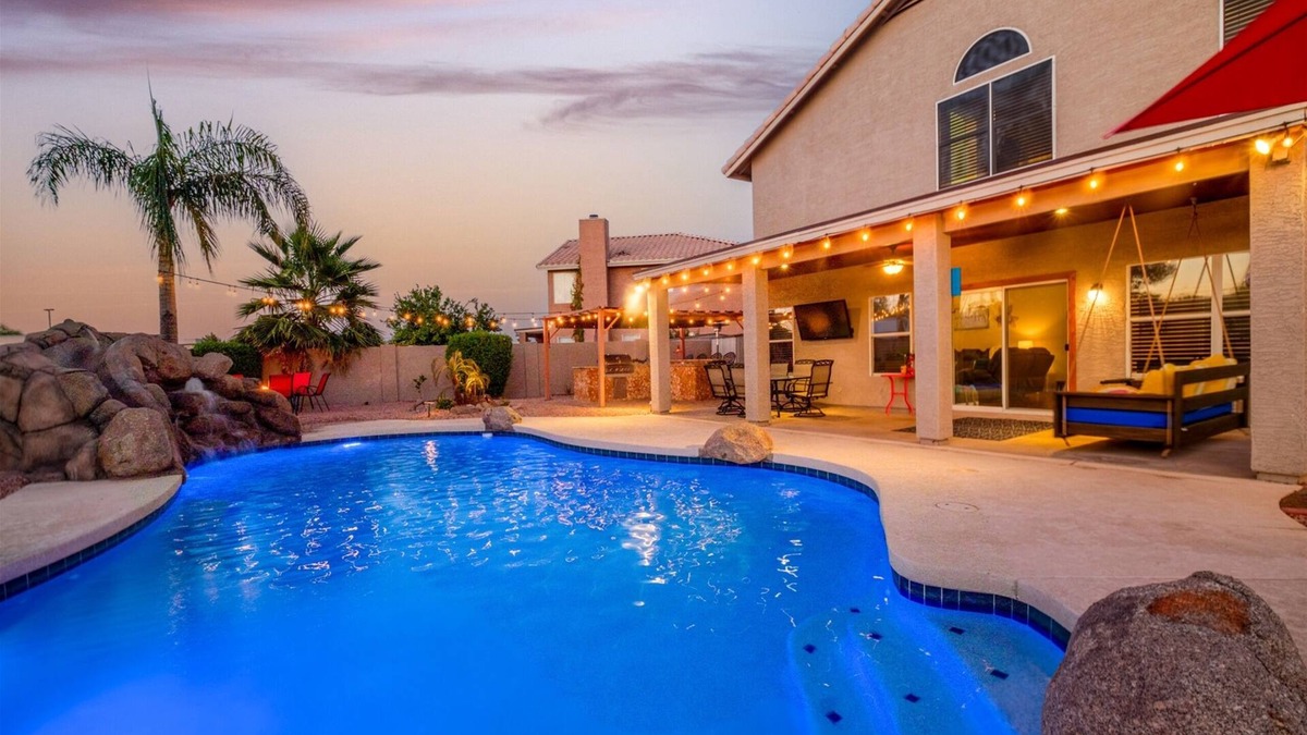 Gilbert House | Amenities Galore! Heated Pool, Play Structure, Putting Green