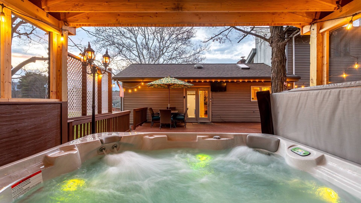 Cairo Cabin | Amenity-Rich Fun Cabin~HotTub*GameRm*20-min to Ski