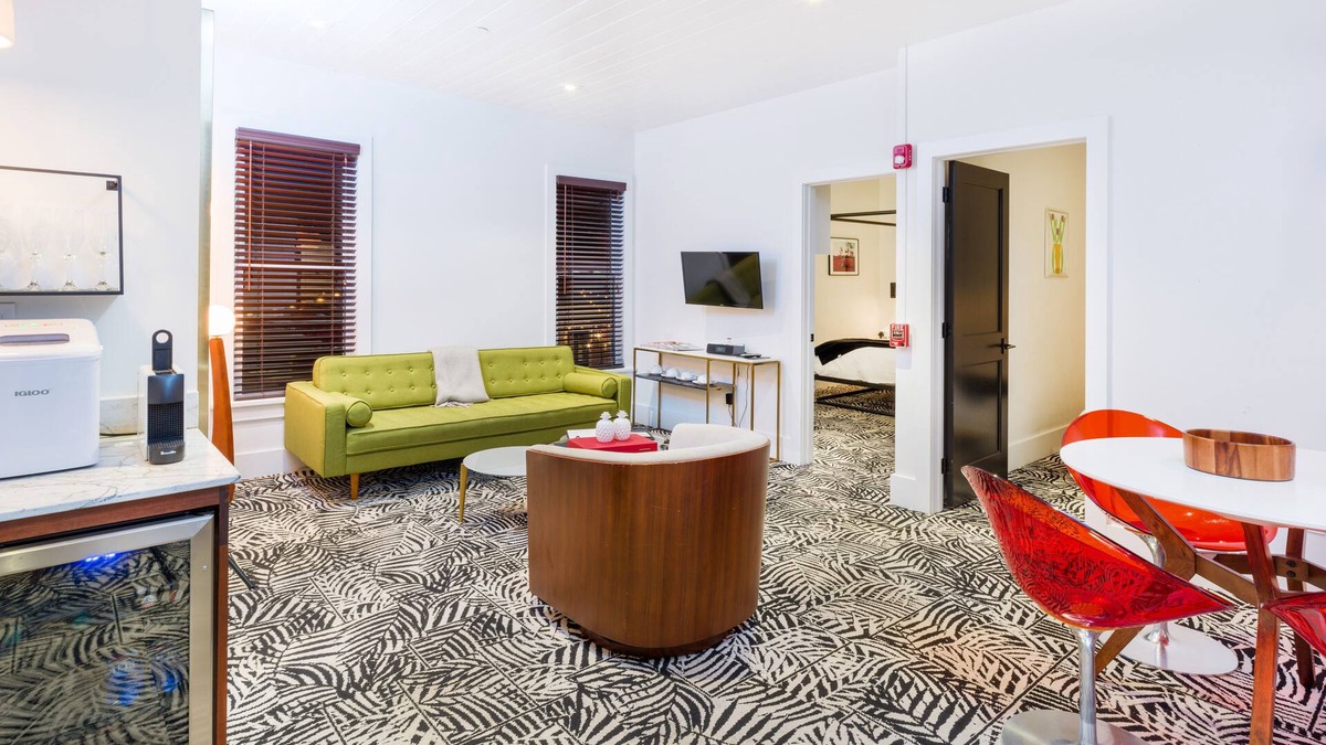 Greenport Hotel | American Beech in Greenport - Two-Bedroom Apartment 8