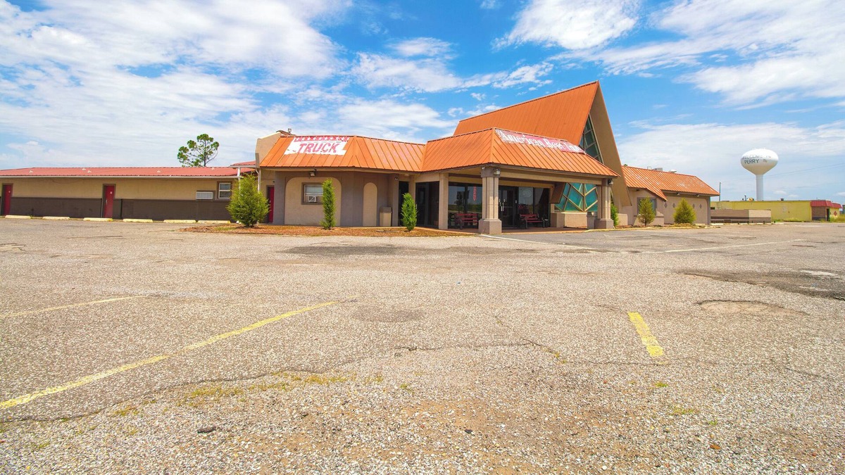 Perry Hotel | American Best Inn By OYO I-35 Perry near Lake McMurtry