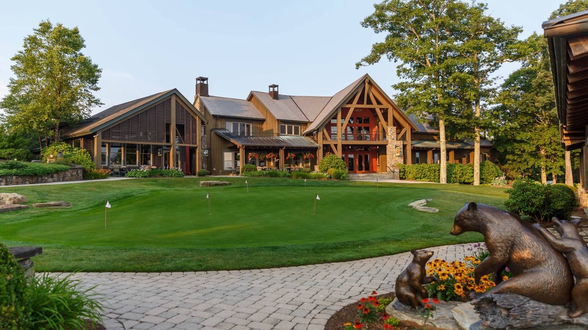 Mountain Air Apartment | American Chestnut Suite- Private Club Access