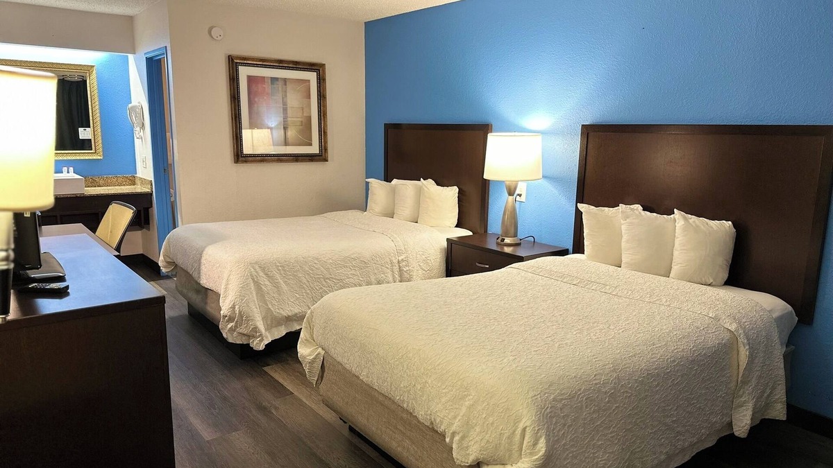 Flint Hotel | American Inn and Suites Bishop
