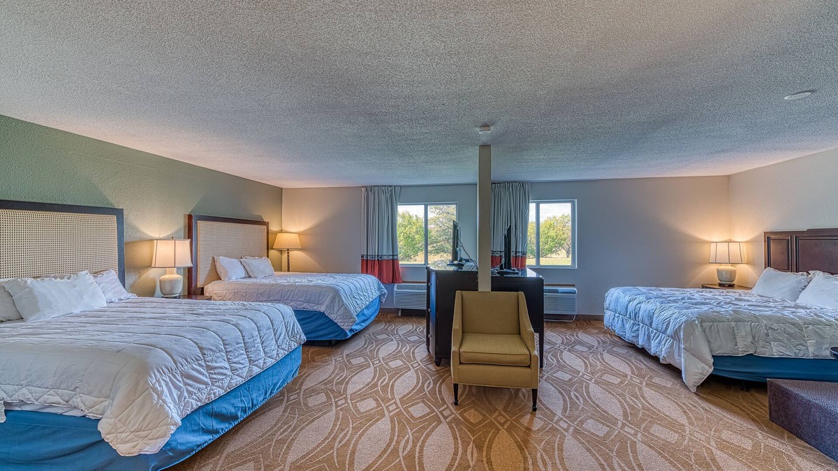 Dundee Hotel | American Inn and Suites Dundee