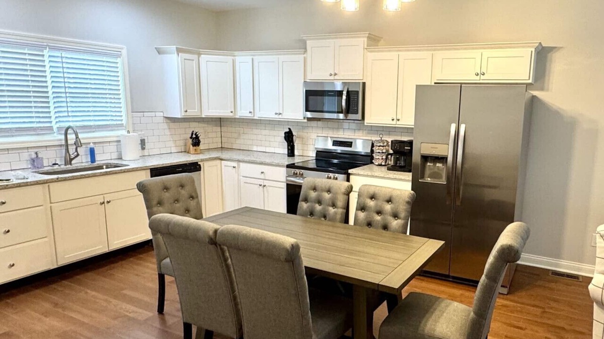 Versailles House | American Pharoah Cottage | 3BR Downtown Versailles