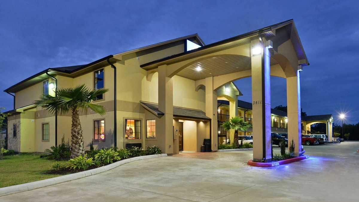Lake Charles Hotel | Americas Best Value Inn & Suites Lake Charles at I-210 Exit 11