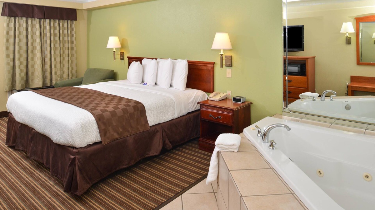 Little Rock Hotel | Americas Best Value Inn & Suites University Ave