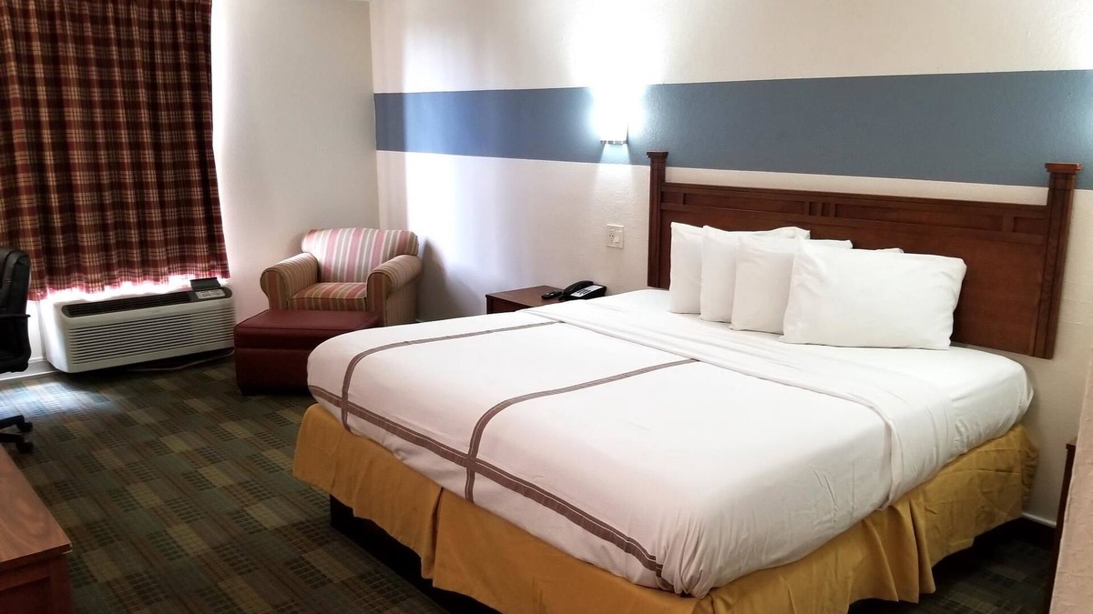 Marshall Hotel | Americas Best Value Inn Marshall