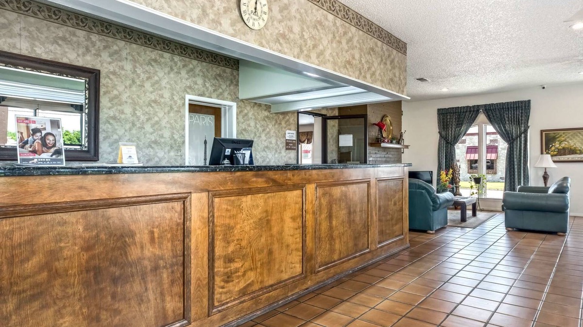 Paris Hotel | Americas Best Value Inn Paris