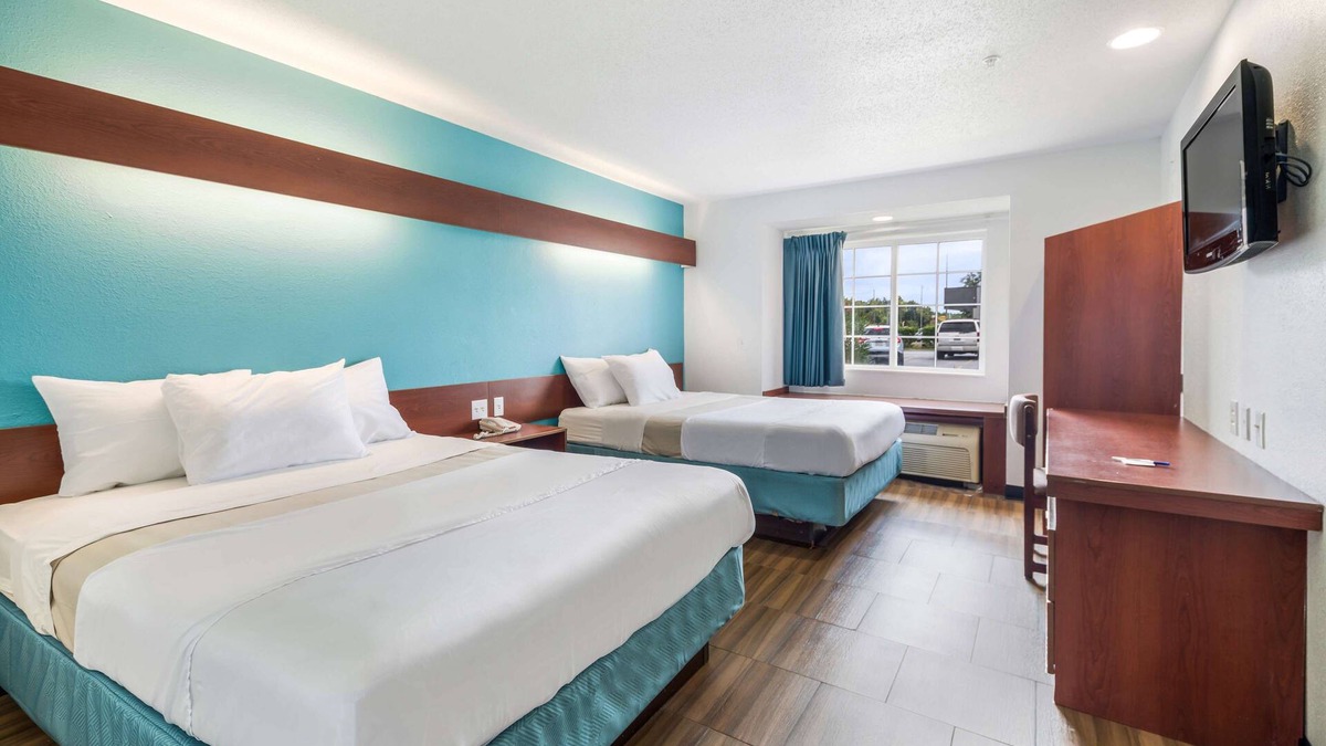 Brunswick Hotel | Americas Best Value Inn & Suites Brunswick
