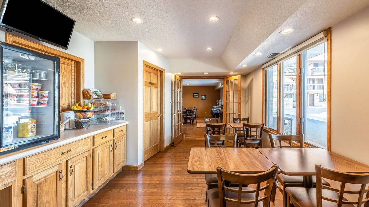 St. Marys Hotel | Americas Best Value Inn & Suites St. Marys
