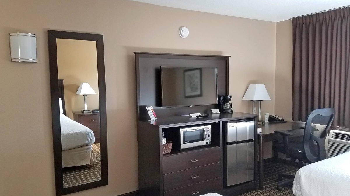Bismarck Hotel | Americas Best Value Inn & Suites Bismarck