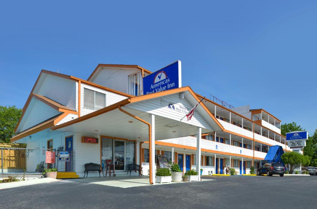 Branson Theater District Hotel | Americas Best Value Inn & Suites Branson - Near the Strip